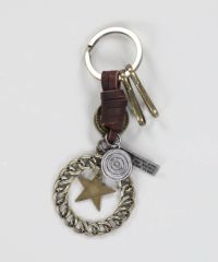スペースインベーダー　キーホルダー　金属製 キーホルダー金具 波型ニコイル シルバー色
