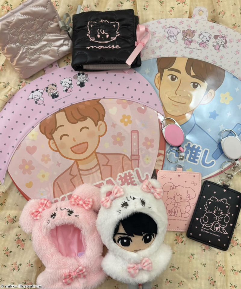 mikko illustrations×SPINNS』うちわケース | SPINNS WEB STORE