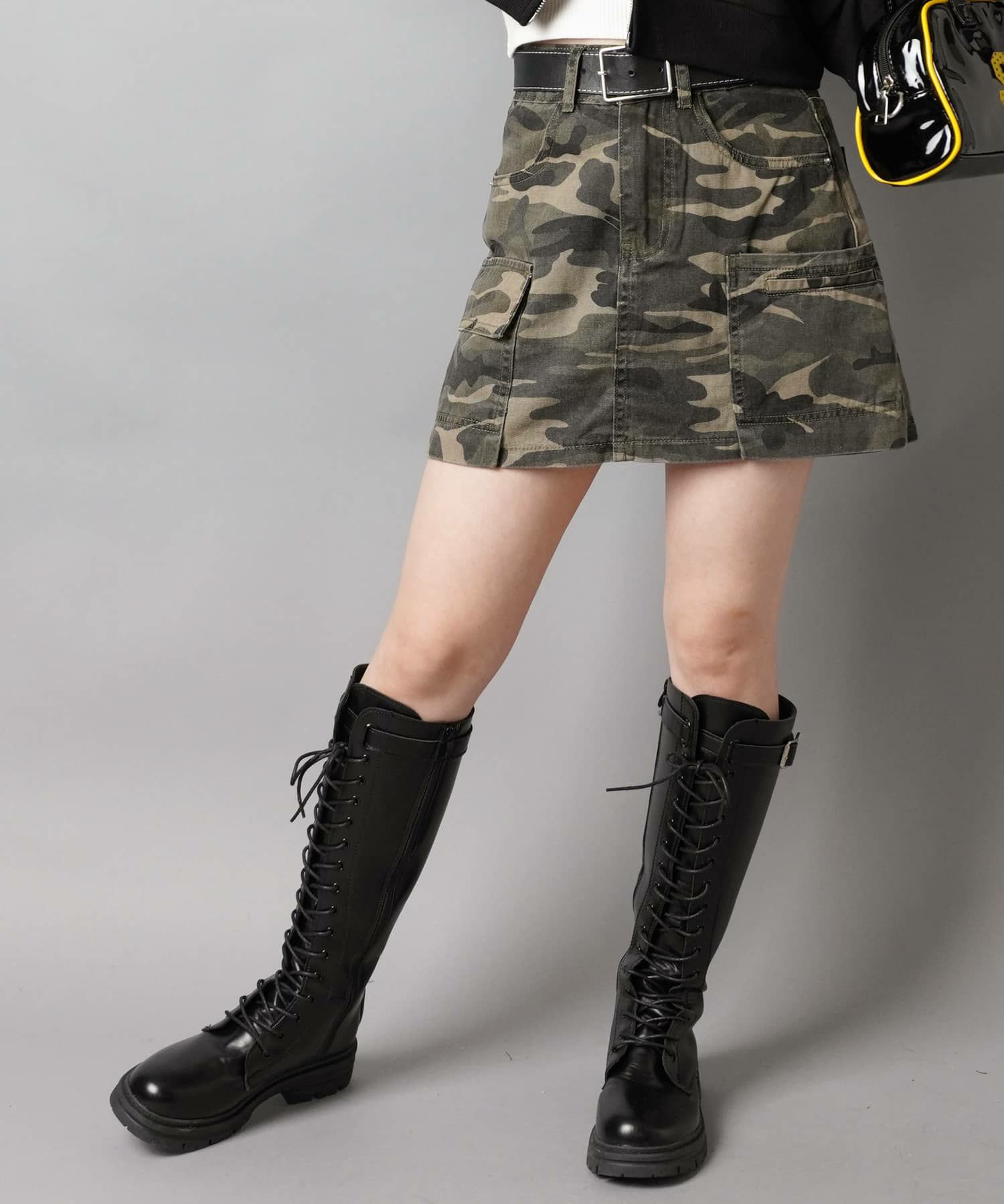 44%OFF】ツイルタイトスカート/カモ柄/迷彩柄/ベルト付き/インナー