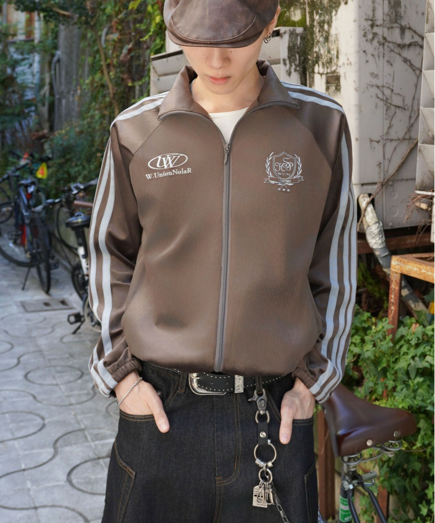 希少　adidas ベロア　トラックジャケット　刺繍ロゴ　セットアップ　短丈 希少 adidas ベロア トラックジャケット 刺繍ロゴ セットアップ 短丈