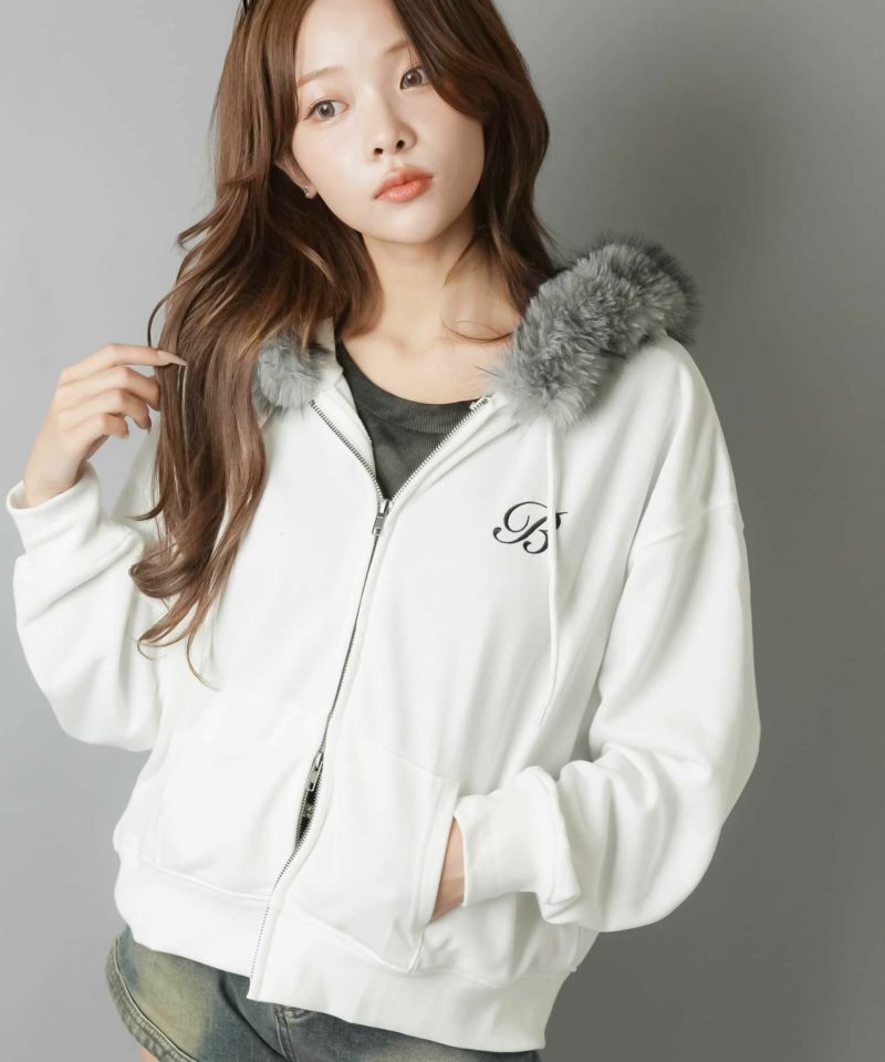 ファー付きスパイクデザインパーカー ファー付きスパイクデザインパーカー セール】花柄刺繍ファーフード