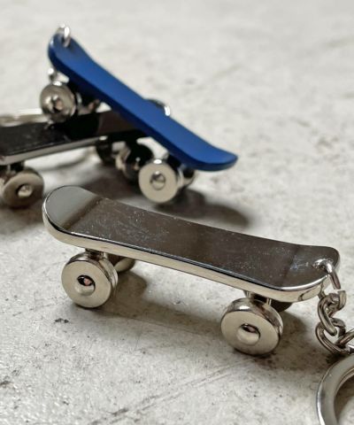 29%OFF】スケートデザイン キーホルダー | SPINNS WEB STORE 29%OFF】スケートデザイン キーホルダー | SPINNS WEB STORE